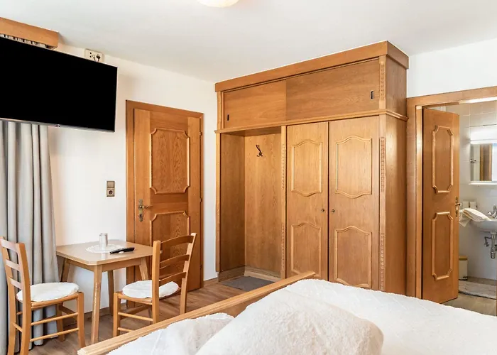 Gaestehaus Berta ゲストハウス ツェル・アム・ツィラー